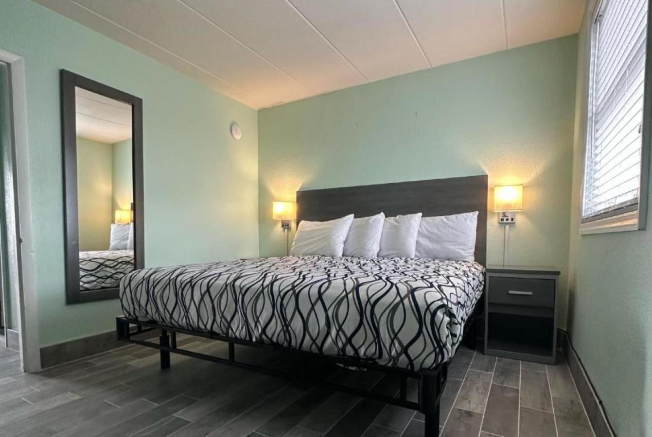 Royal Canadian Motel Wildwood Luaran gambar