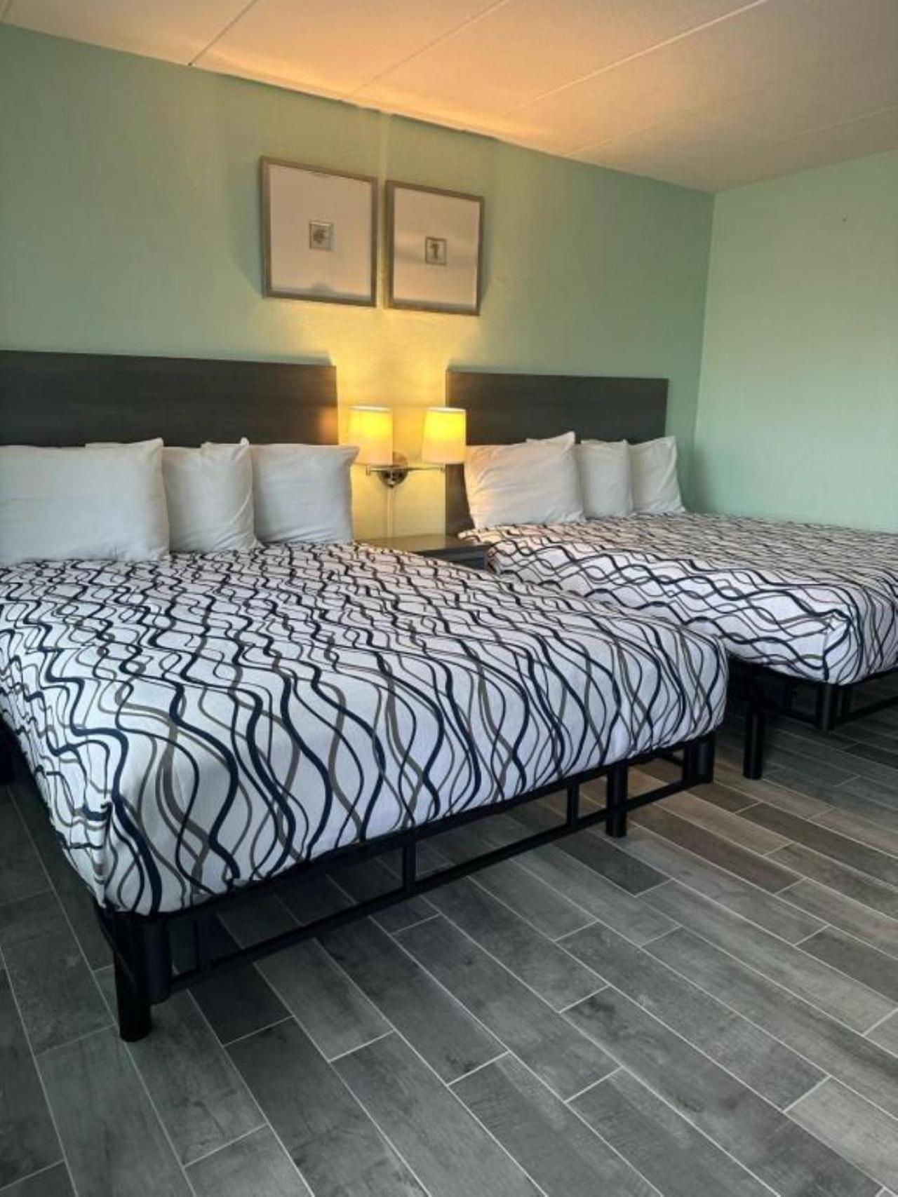 Royal Canadian Motel Wildwood Luaran gambar