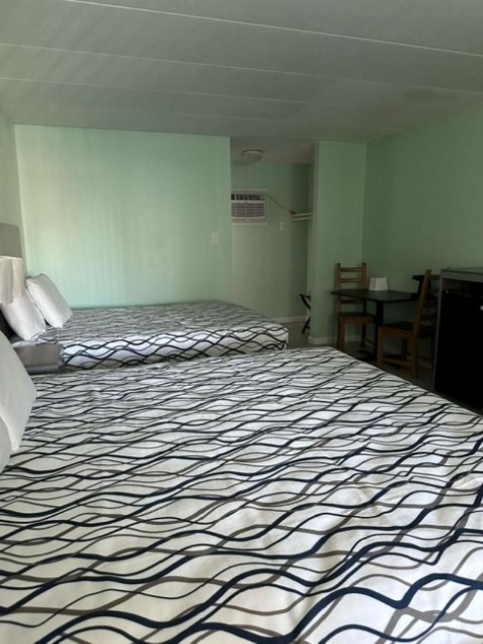Royal Canadian Motel Wildwood Luaran gambar
