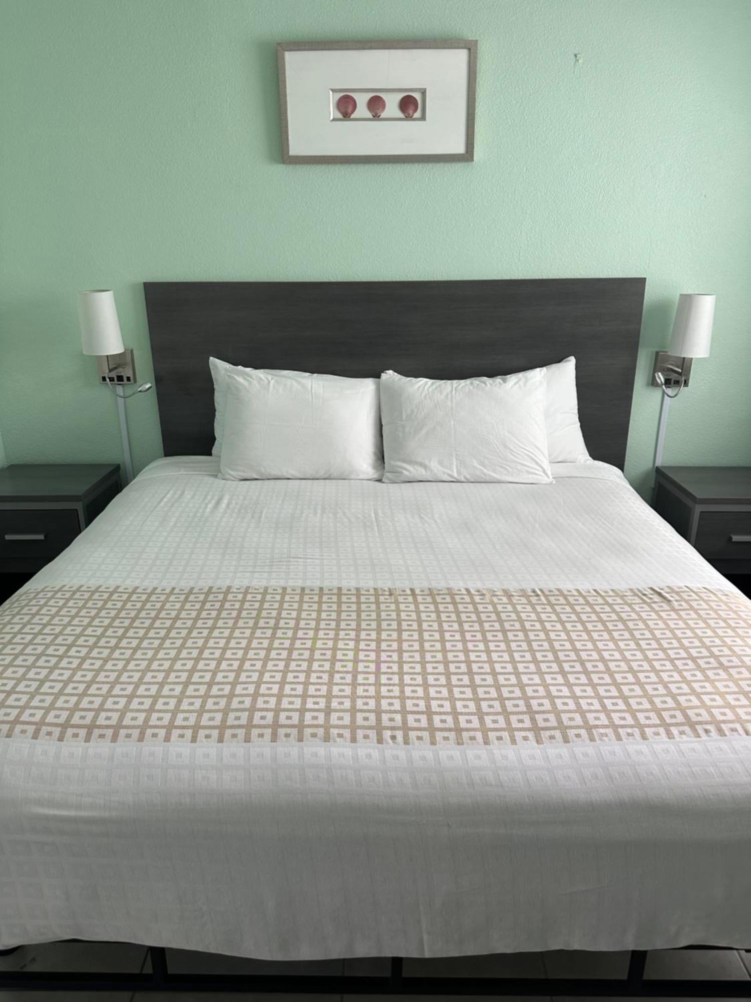 Royal Canadian Motel Wildwood Luaran gambar