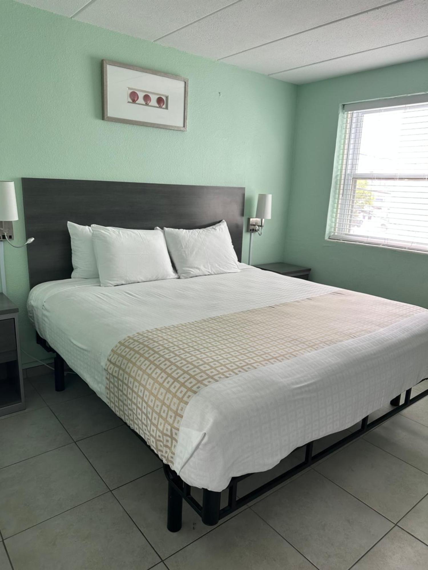 Royal Canadian Motel Wildwood Luaran gambar
