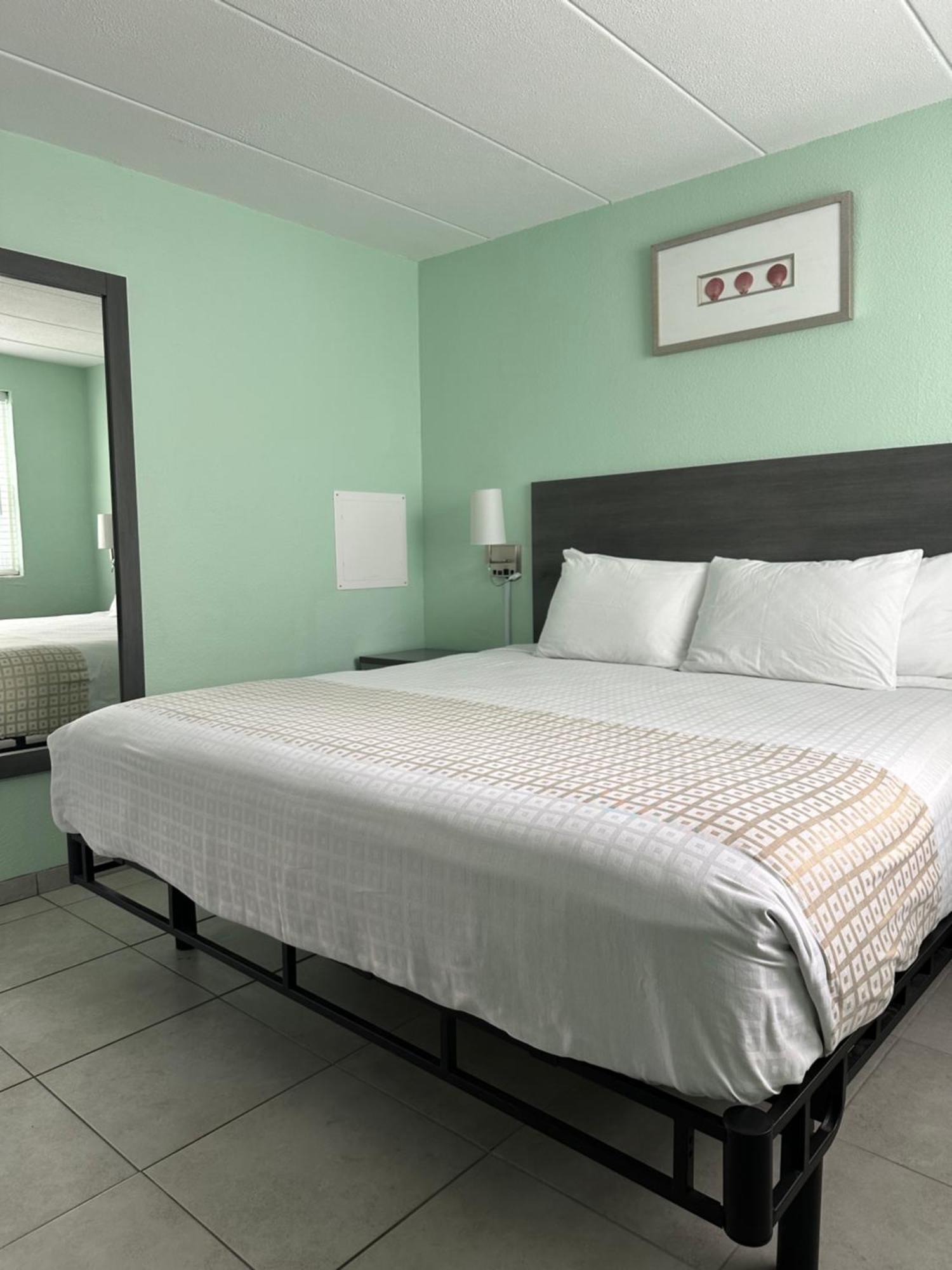 Royal Canadian Motel Wildwood Luaran gambar