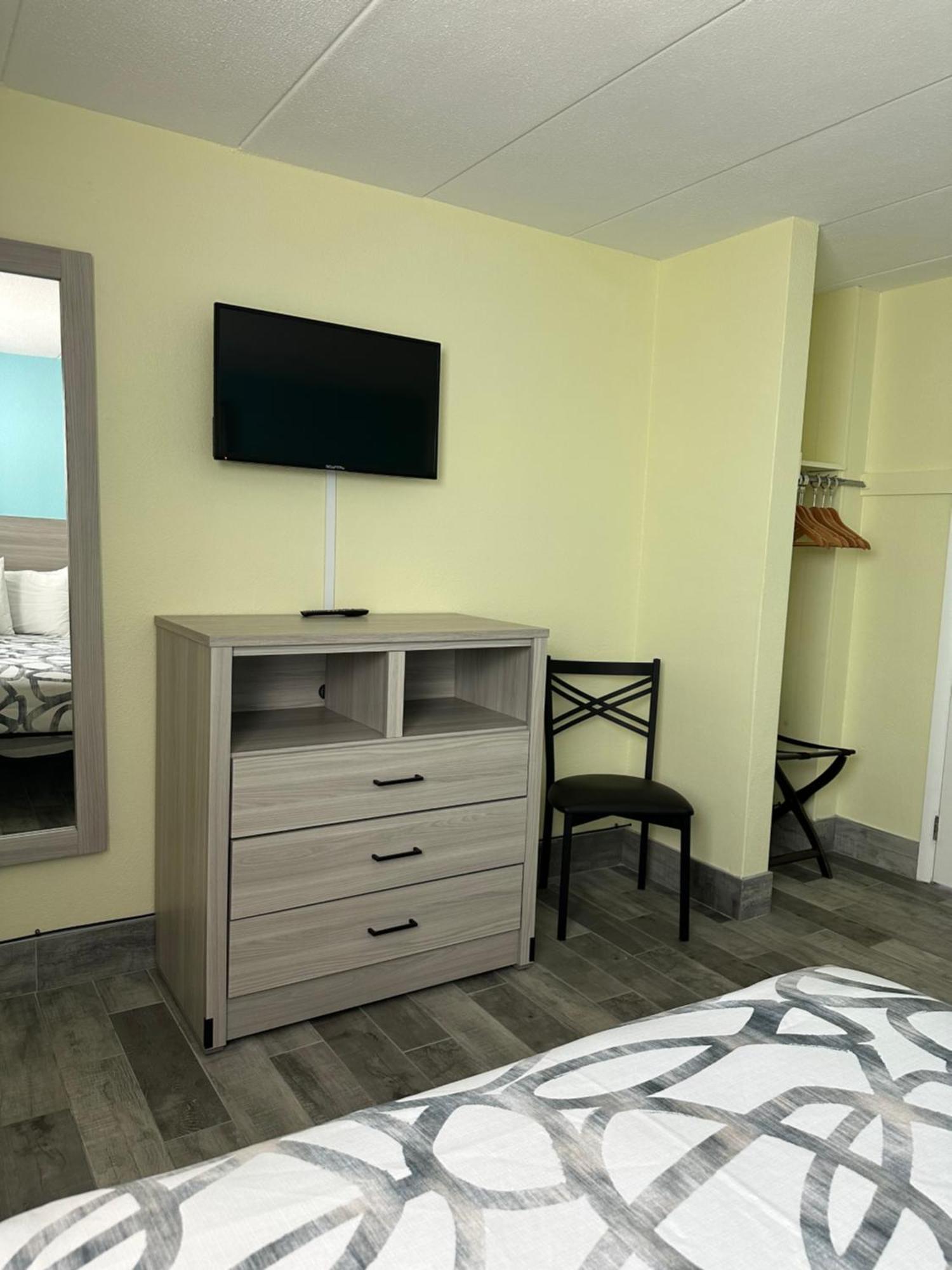 Royal Canadian Motel Wildwood Luaran gambar